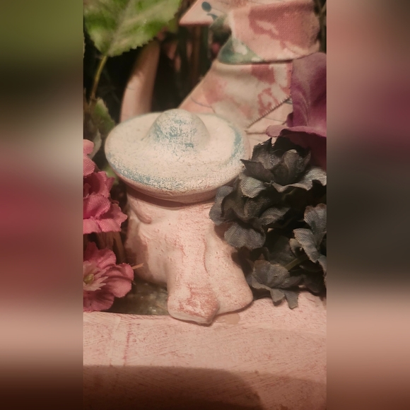 Charming Southwest Floral Arrangement - Picture 3 of 8